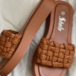 (3 for $19) New Beautiful braided sandal in brown. Size 6.5
